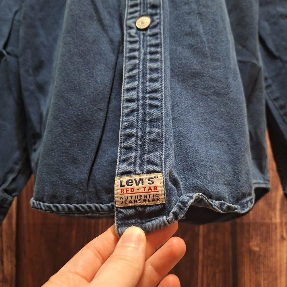 Levi's Classic Denim Red Tag Vintage Button Up Mens Size Large.